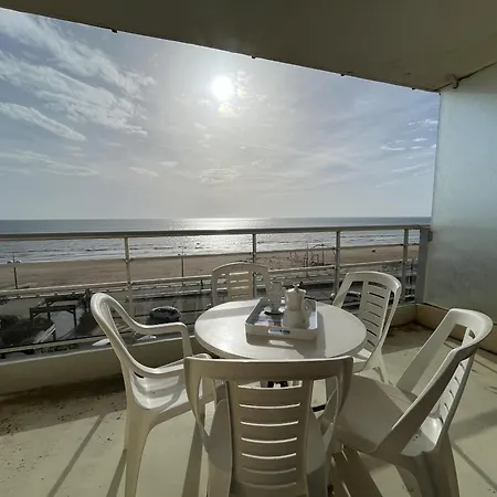 L'aigue Marine דירה